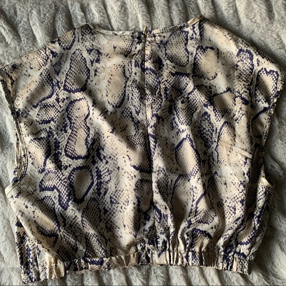 Crop Top Snake Print - Picture 4 of 4